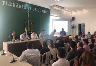 Audiência resulta em promessas e hospitais continuam sem perspectivas