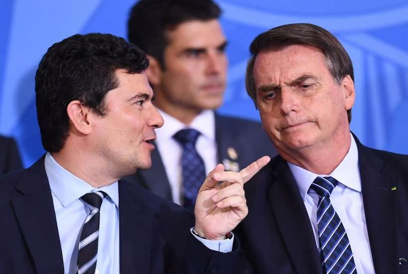 Bolsonaro aciona Moro para que porteiro preste novo depoimento