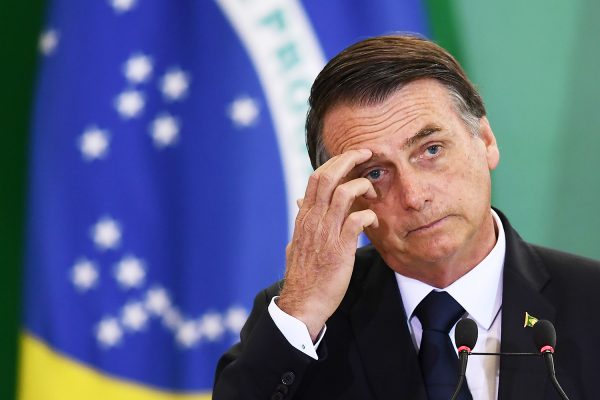 Bolsonaro cogita possibilidade de derramamento de óleo ter sido criminoso