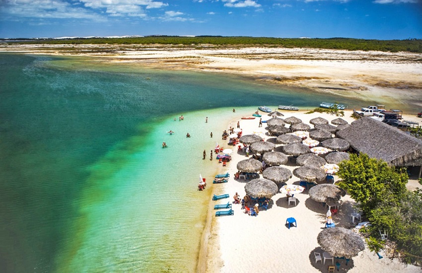 Bolsonaro encaminha decreto que privatiza Jericoacoara