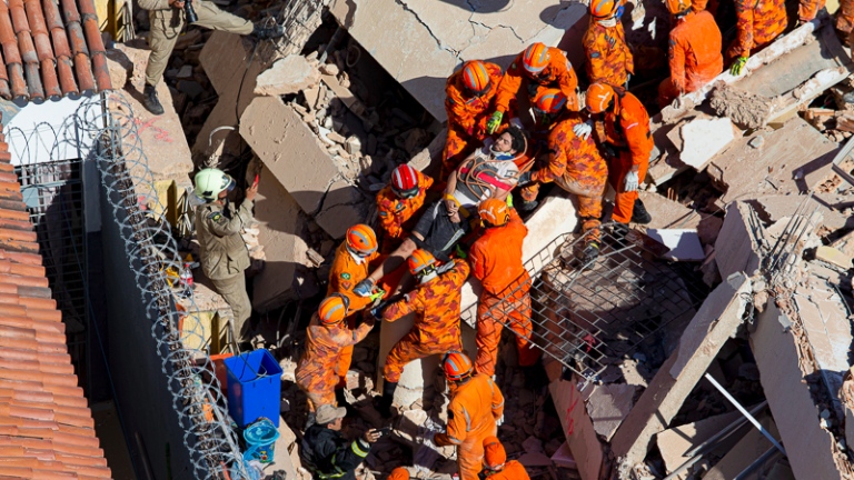 Edifício Andréa: 6° morte do desabamento é confirmada pelos bombeiros