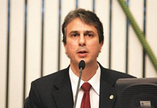 Governador apresenta projeto que visa ajudar regiões que usam carros-pipa para se abastecer
