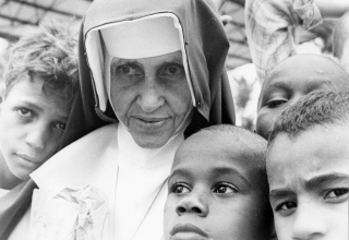Irmã Dulce é canonizada e tem sua primeira missa com basílica lotada no vaticano