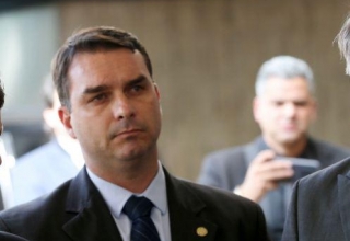 MP aponta Flávio Bolsonaro como chefe de organização criminosa