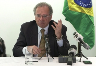 'Não se assustem se alguém pedir o AI-5' diz Guedes em relação a protestos