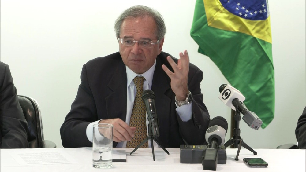 'Não se assustem se alguém pedir o AI-5' diz Guedes em relação a protestos