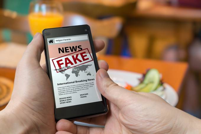 TSE quer responsabilizar candidato por divulgar fake news